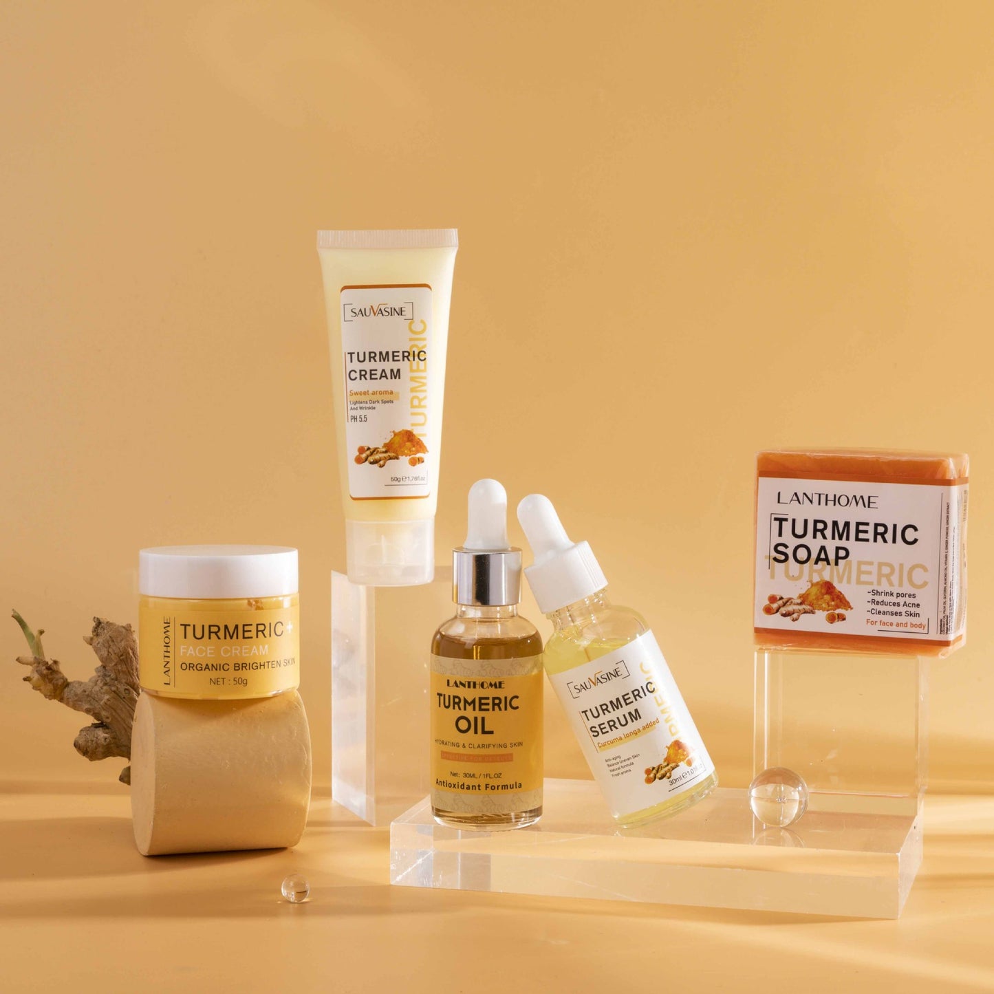 Turmeric 5-piece moisturizing care set brighten skin and restore skin elasticity.
