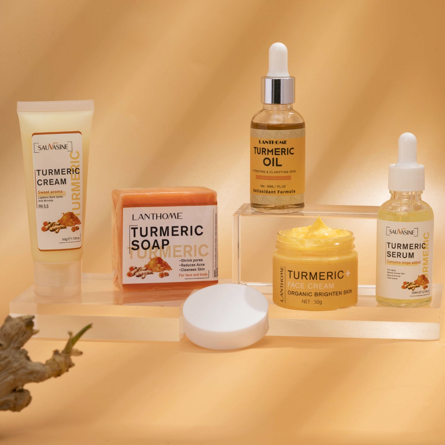 Turmeric 5-piece moisturizing care set brighten skin and restore skin elasticity.