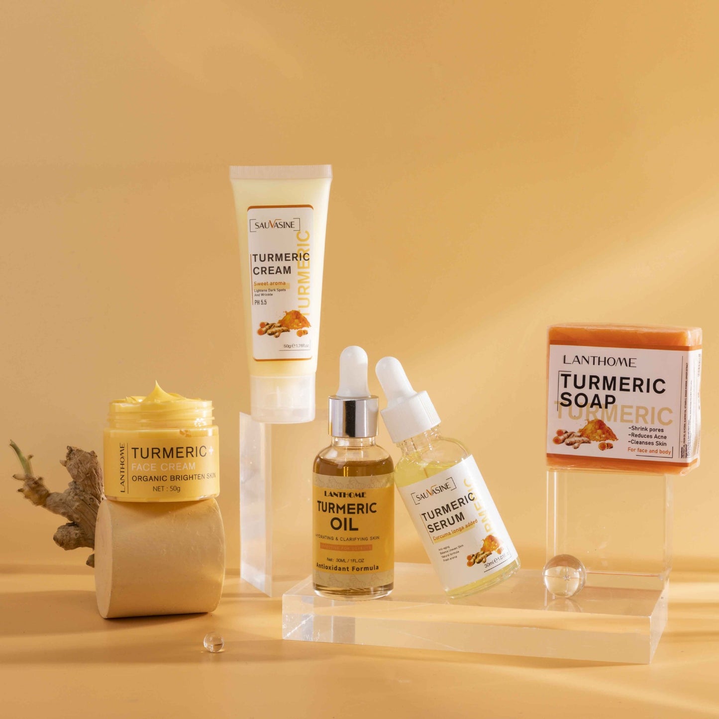 Turmeric 5-piece moisturizing care set brighten skin and restore skin elasticity.
