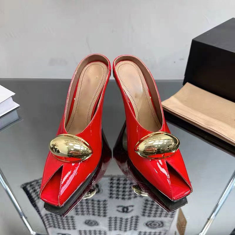 New High-heel Patent Leather Low-cut Shoes With A Square Buckle