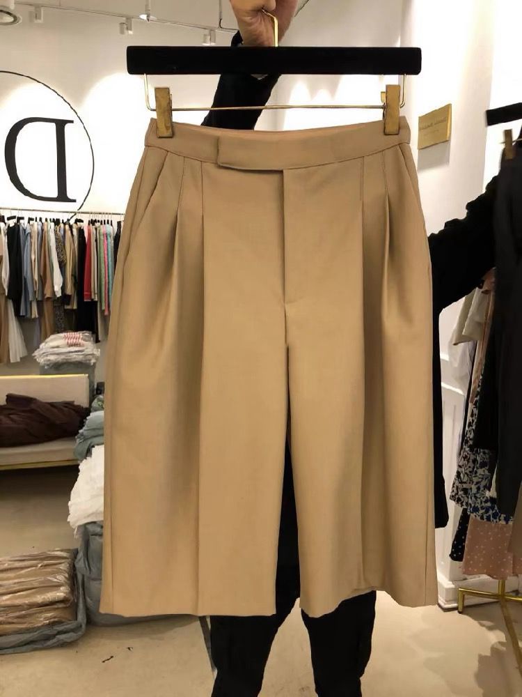 Women's Loose Figure-flattering High-waisted  Draping Wide-leg Shorts