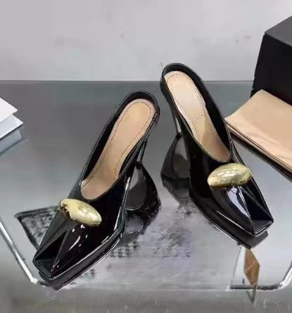 New High-heel Patent Leather Low-cut Shoes With A Square Buckle