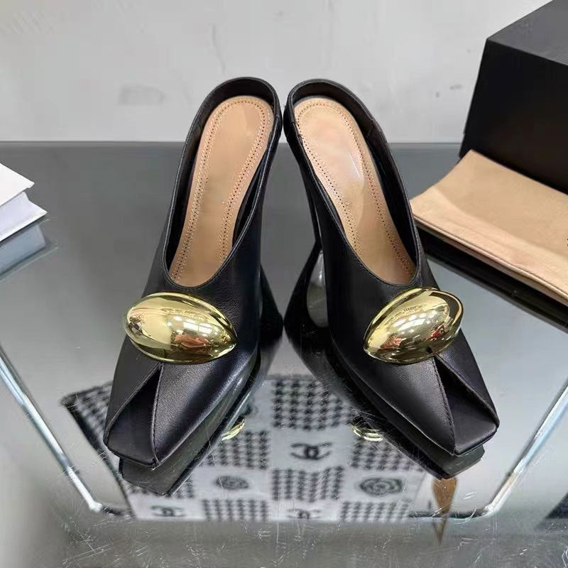 New High-heel Patent Leather Low-cut Shoes With A Square Buckle